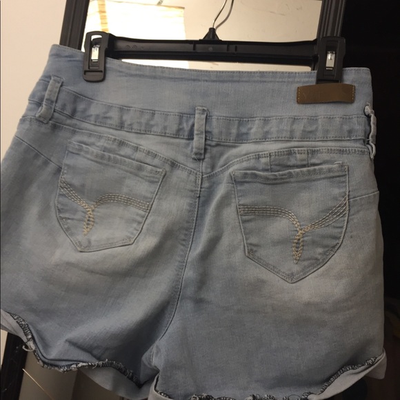 (COMMENT FOR CUSTOMS) YMI Light Jean Shorts - Picture 2 of 3